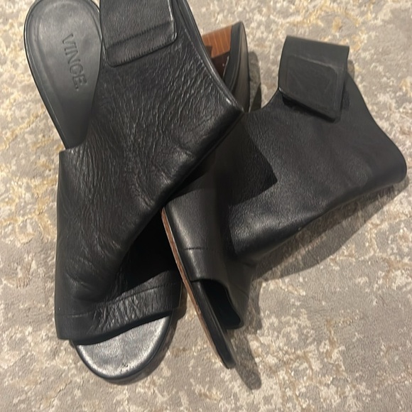 🖤VINCE🖤 ‘Faye' Leather Bootie - Picture 7 of 7